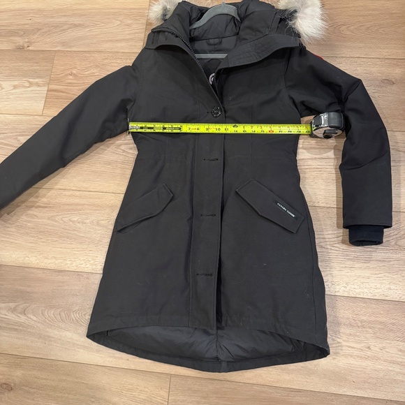 Women's Canada Goose Rossclair Parka Size Medium - Picture 10 of 16